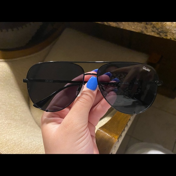 Almost brand new Quay sunglasses